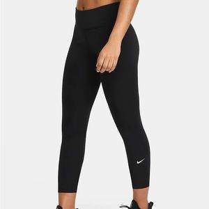 NWT Nike One Mid-Rise Cropped Leggings
